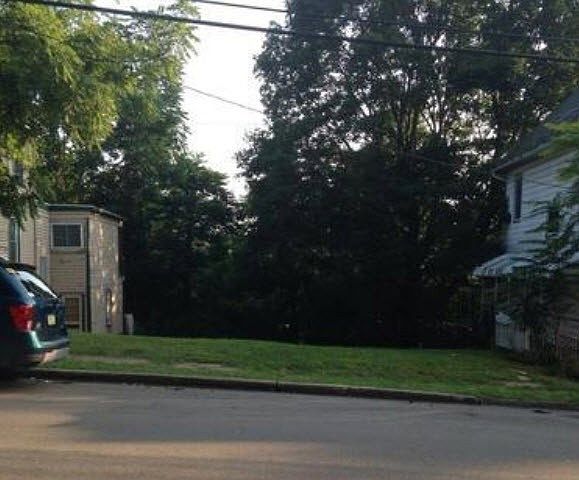 1st image of 105 E Bissell Ave