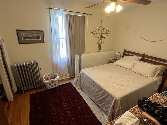 3rd image of 4407-15 N Greenview Ave #4407-1W