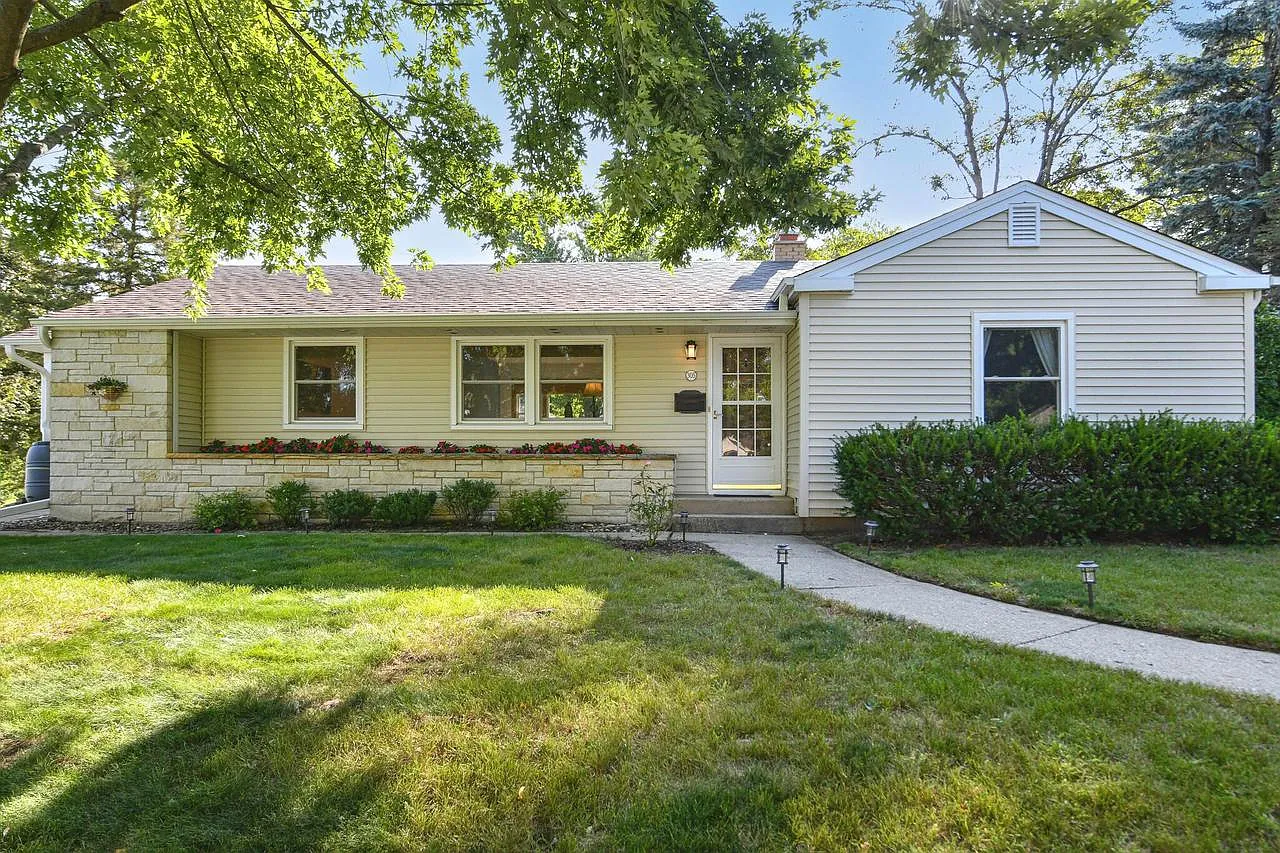 305 Frederick STREET photo 1