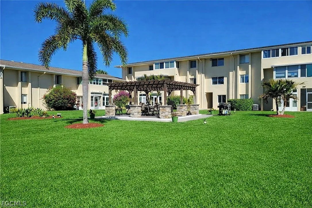 2 bed, 2.0 bath, 877 sqft, $1,100 — Photo 1