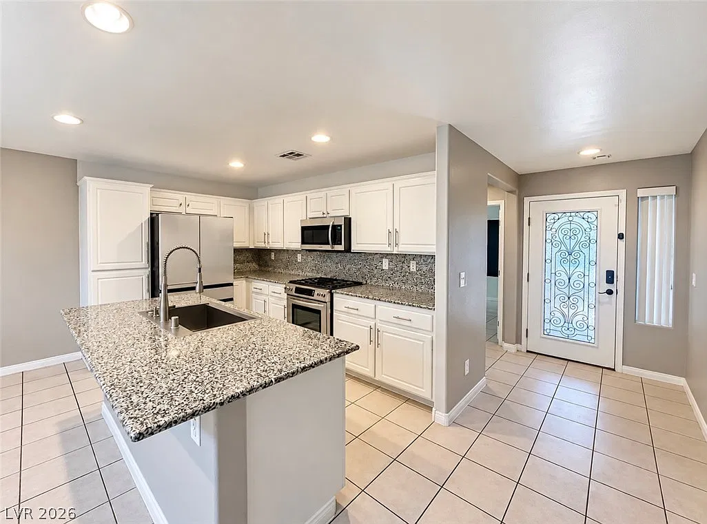 4 bed, 3.0 bath, 1615 sqft, $2,300 — Photo 4