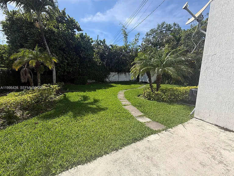 5116 SW 57th Ave #A — Photo 6