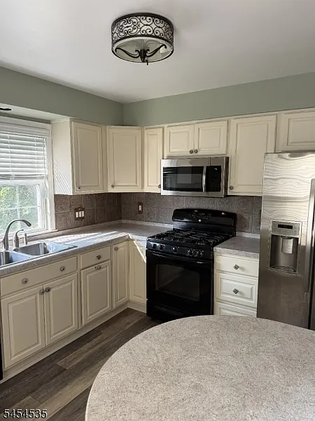 1 bed, 1.5 bath, $2,800 — Photo 4