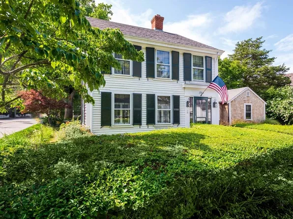 2 Green Ave, Edgartown, MA 02539