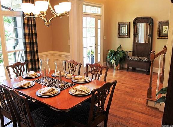 3rd image of 231 Woodstream Cir