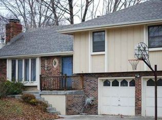 15310 S Circle Dr, Basehor, KS 66007