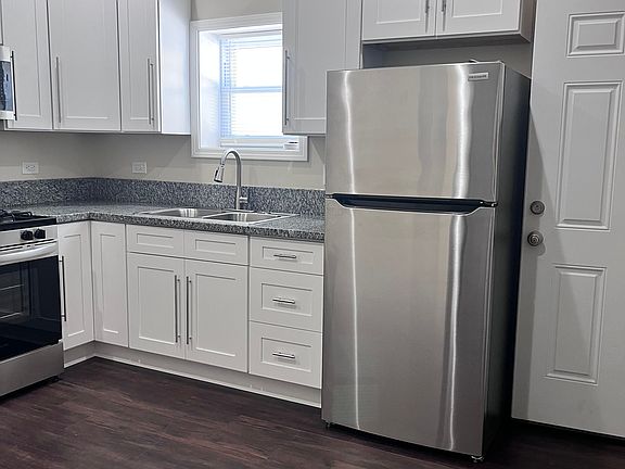2nd image of 5026-32 W Madison St #5026-1
