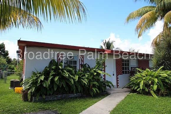 1st image of 4670 Myrtle Ln