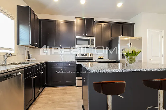3 bed, 2.5 bath, 1428 sqft, $1,555 — Photo 4