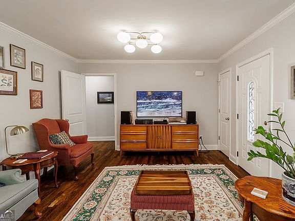 3rd image of 180 Conrad Dr