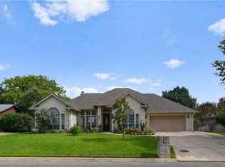259 Meadowlakes Dr, Meadowlakes, TX 78654