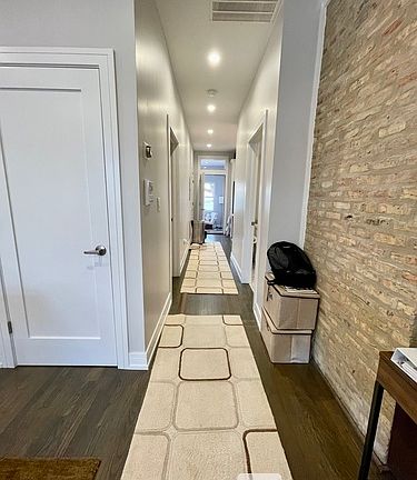 4th image of 1455 W Farragut Ave #2
