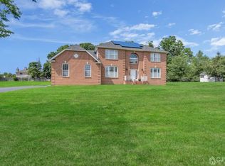 2 Sherry Ln, Monroe Township, NJ 08831