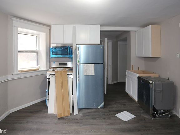 3rd image of 3142 N Kenmore Ave