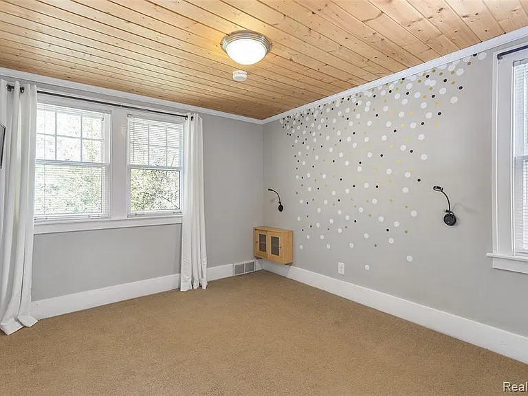 192 E Lincoln St — Photo 28