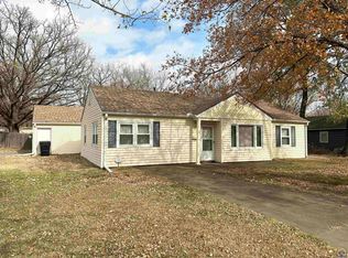 2532 SW 23rd St, Topeka, KS 66611