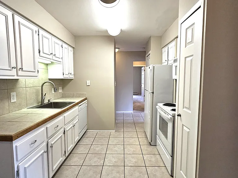 739 W Maple Rd — Photo 6