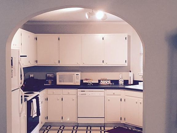 Kitchen 3 - Arched entrance to Dining/Living Area