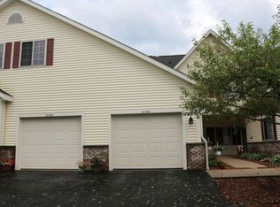 2135 Pine Ridge Ct, Grafton, WI 53024