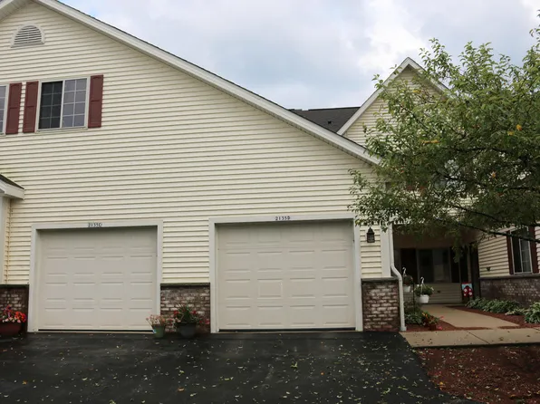 2135 Pine Ridge Ct, Grafton, WI 53024