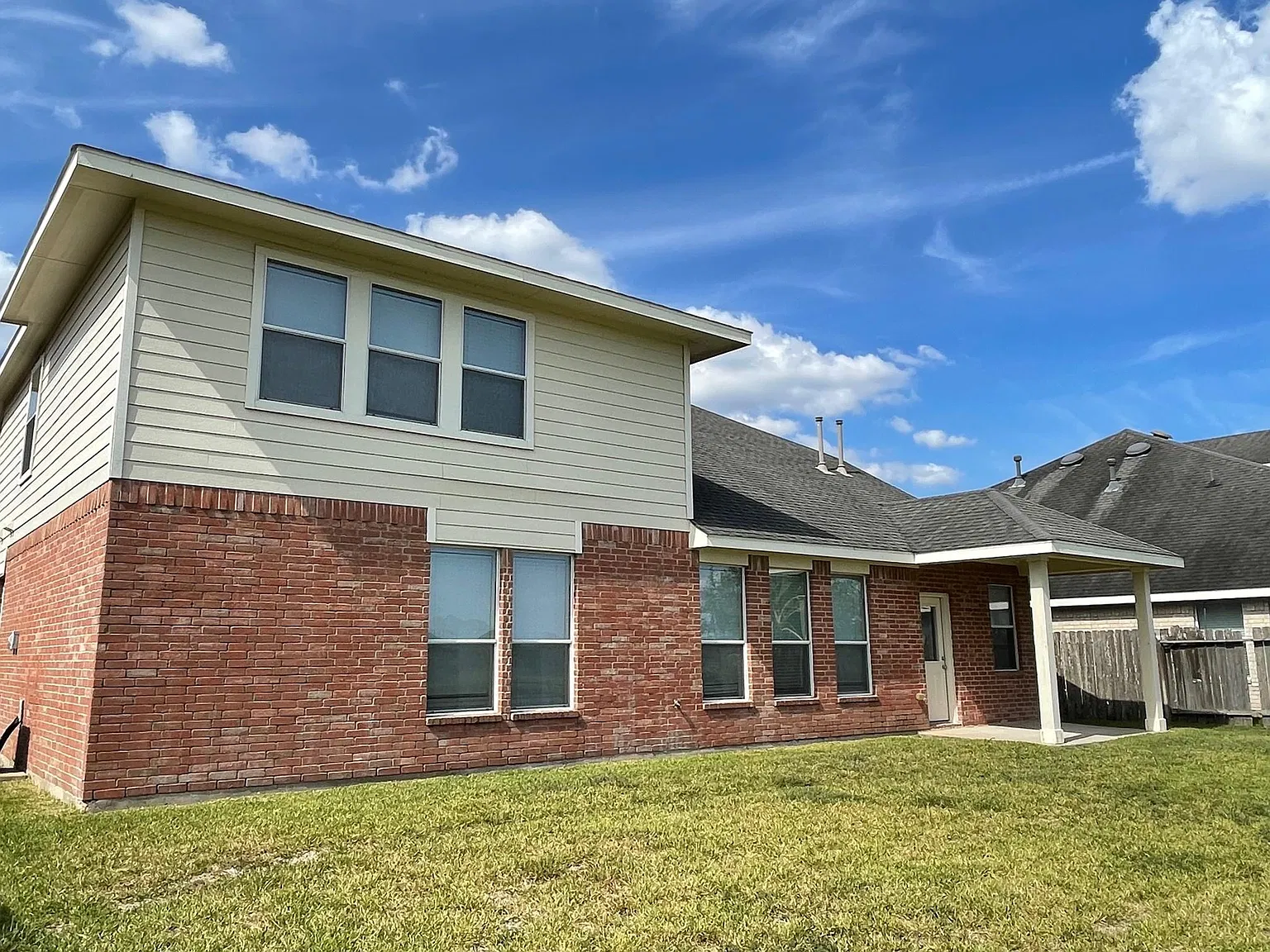 4 bed, 3.5 bath, 3100 sqft, $2,500 — Photo 4