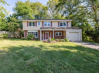 11 Bel Aire Dr, Stamford, CT 06905