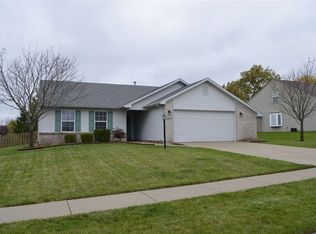 8811 Goshawk Ln, Fort Wayne, IN