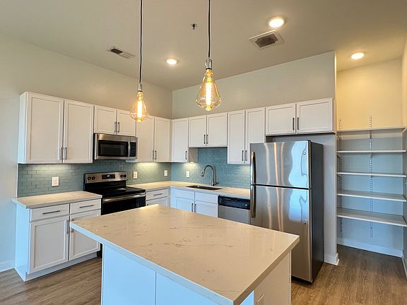 3rd image of 707 Railroad Ave #111