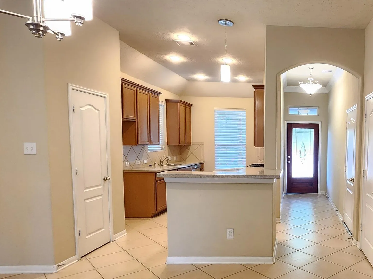 3 bed, 1580 sqft, $2,300 — Photo 4
