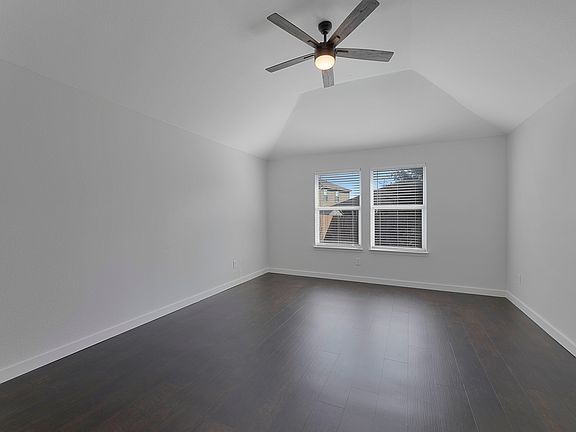 3rd image of 605 Clearbrook St