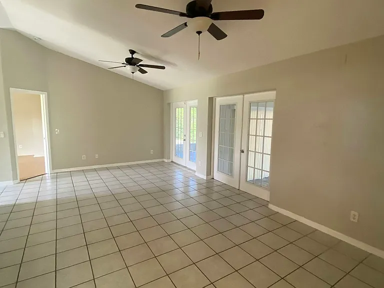 7413 Crock Ave — Photo 15