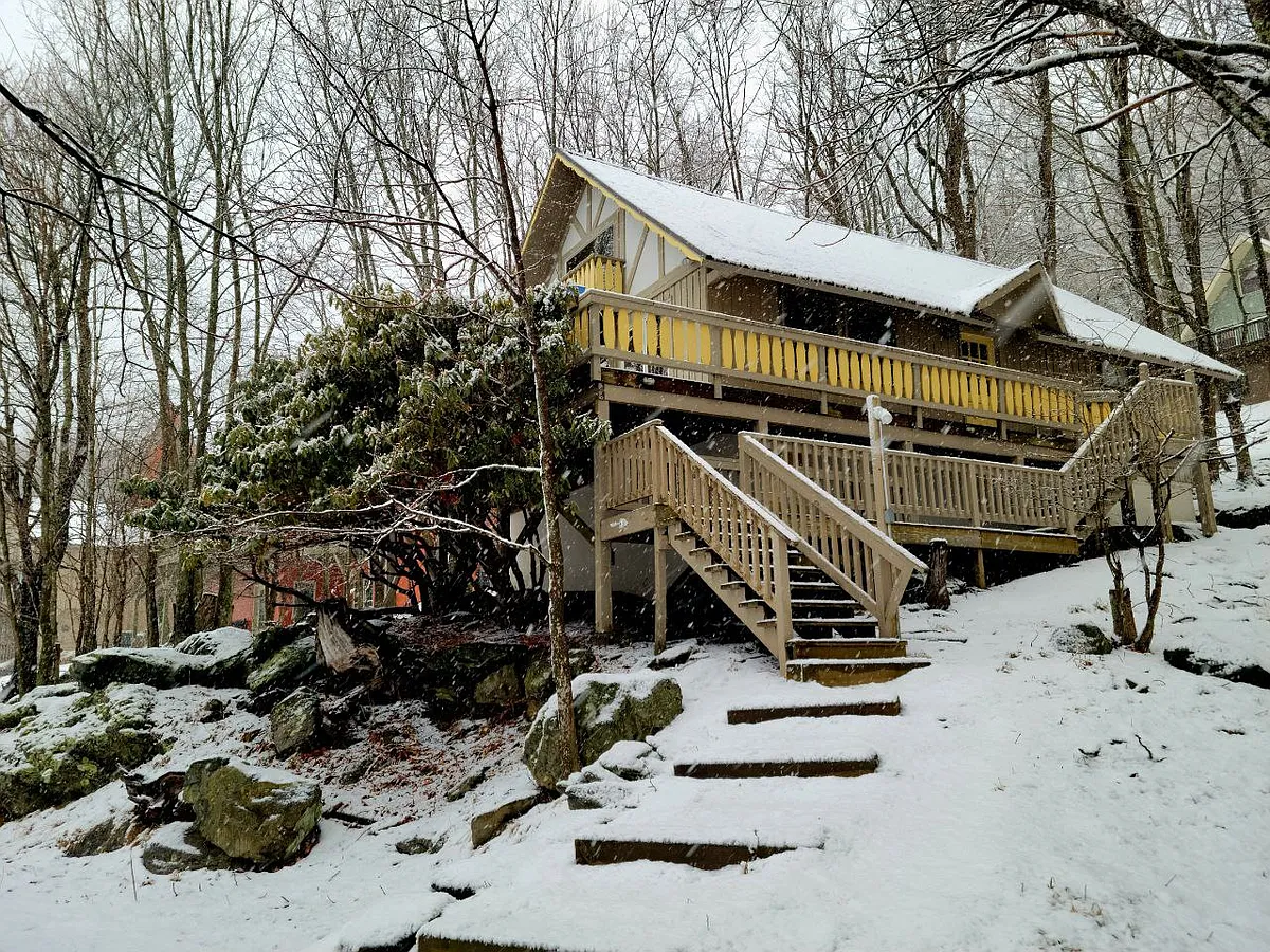 Building Photo - 1552 Skyland Dr