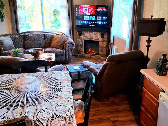 Livingroom dining table