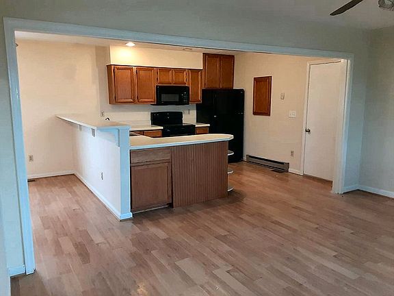 Open layout - LR and kitchen