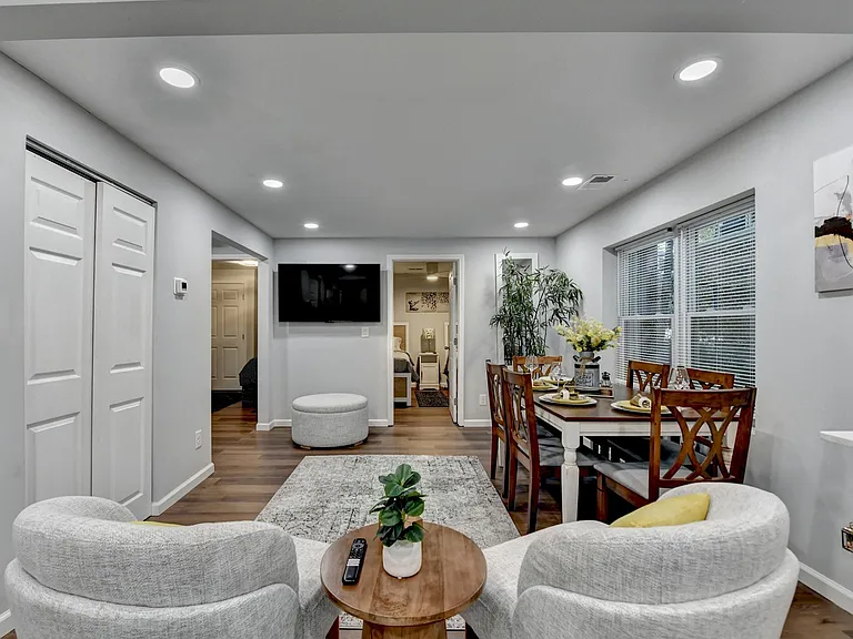 175 Burbank Dr NW #B — Photo 6
