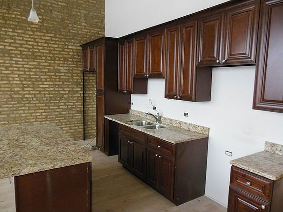 2nd image of 2855 W Fullerton Ave