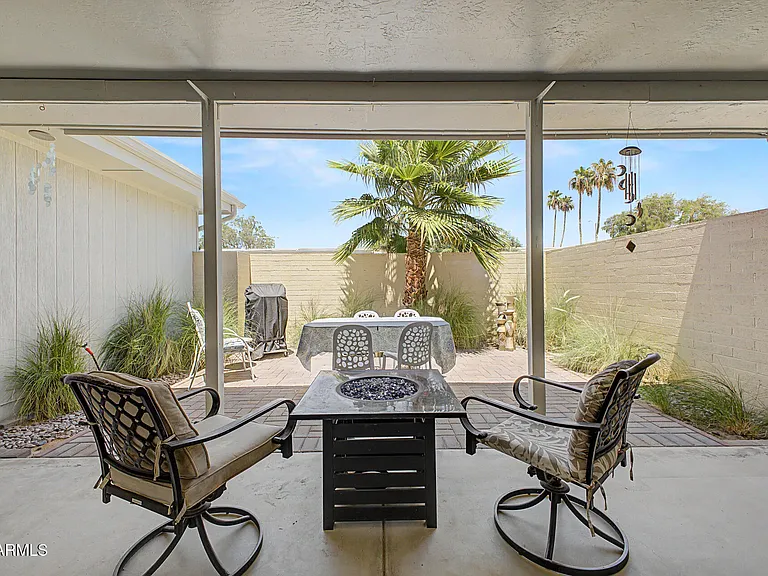 10454 W Palmeras Dr — Photo 25