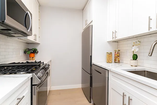 Sold by Compass | media 18