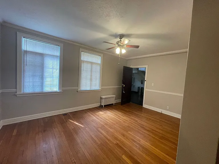 Winburn Court Apartments — Photo 7