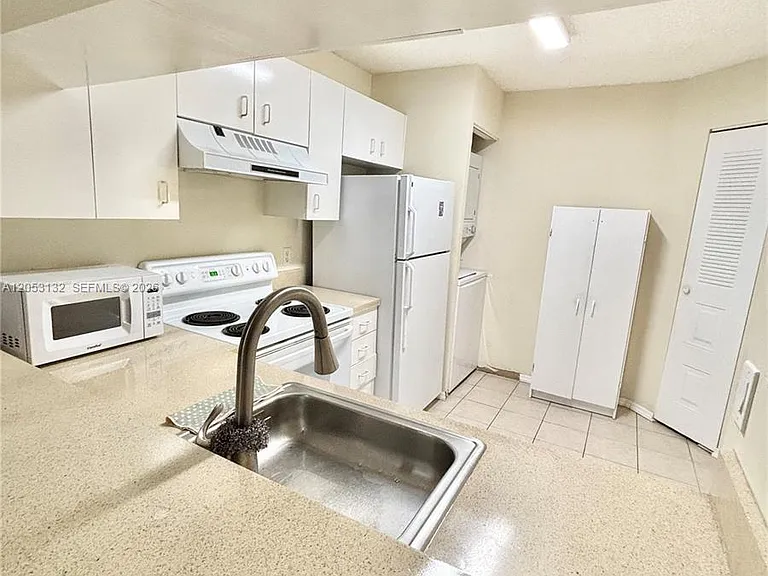 1040 Coral Club Dr #1040 — Photo 14