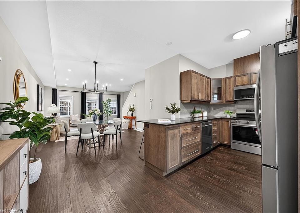 1st image of 3 Oxfordshire Ln