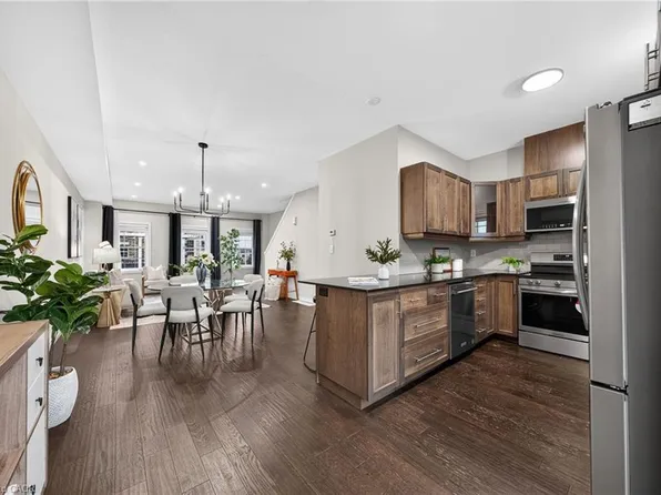 3 Oxfordshire Ln, Kitchener, ON N2H 0B6