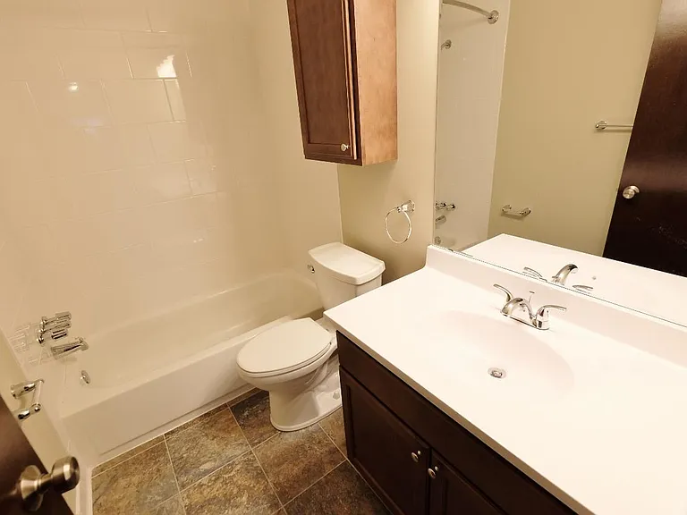 Lakehill Apartments — Photo 16