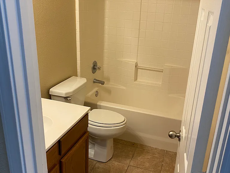 819 Walnut St — Photo 9