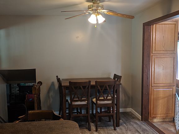 Breakfast Nook (Mid Level)