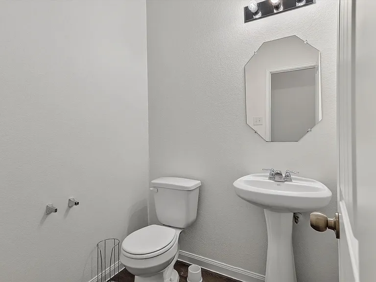 24839 Goldoni Dr — Photo 27