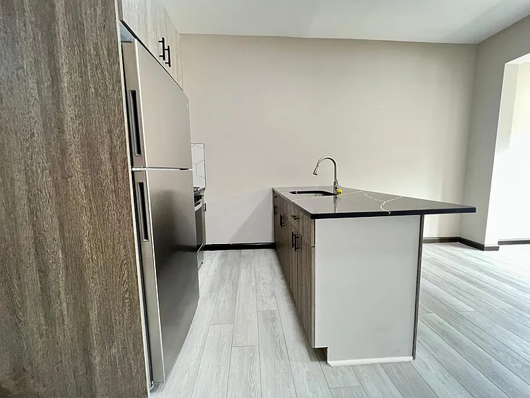 163 Elwood Ave #1R — Photo 2