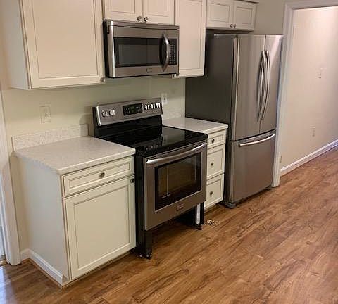 4th image of 3029 Seven Oaks Pl