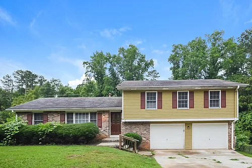 990 Woodbridge Dr NE Photo 1