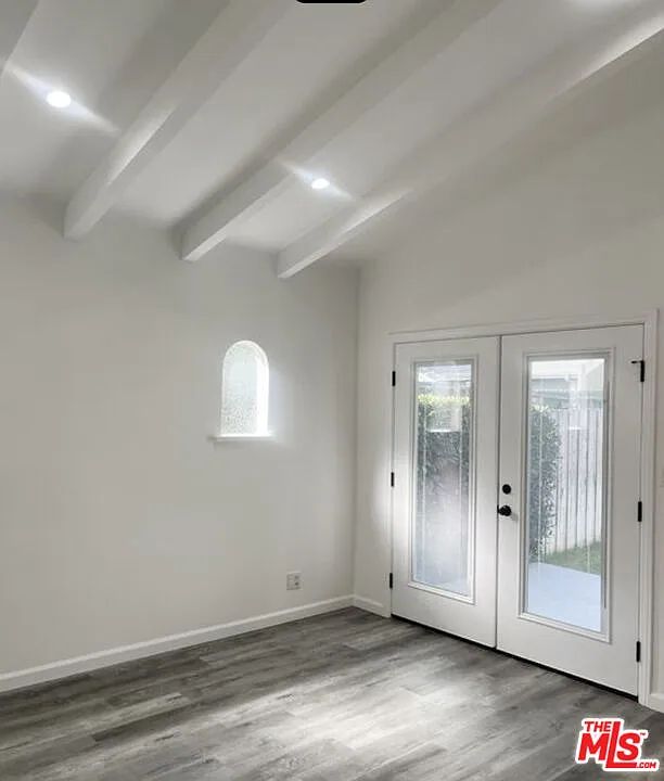 3 bed, 2.0 bath, 1326 sqft, $5,200 — Photo 4